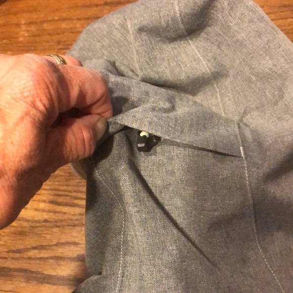 EUC The North Face 100% waterproof rain jacket - Picture 13 of 13